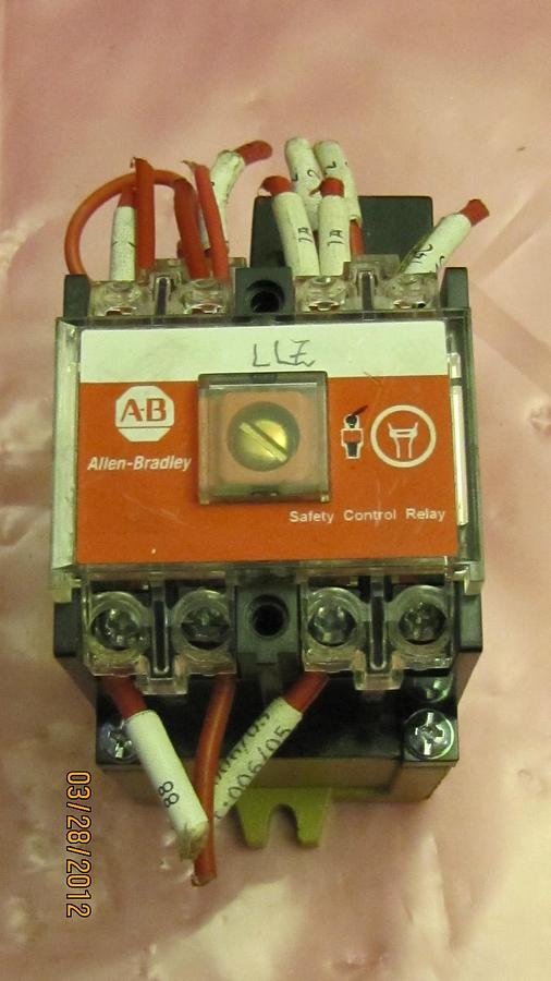 Used ALLEN BRADLEY RELAY 700S-P310A1 700SP310A1 700S P310A1 SER D
