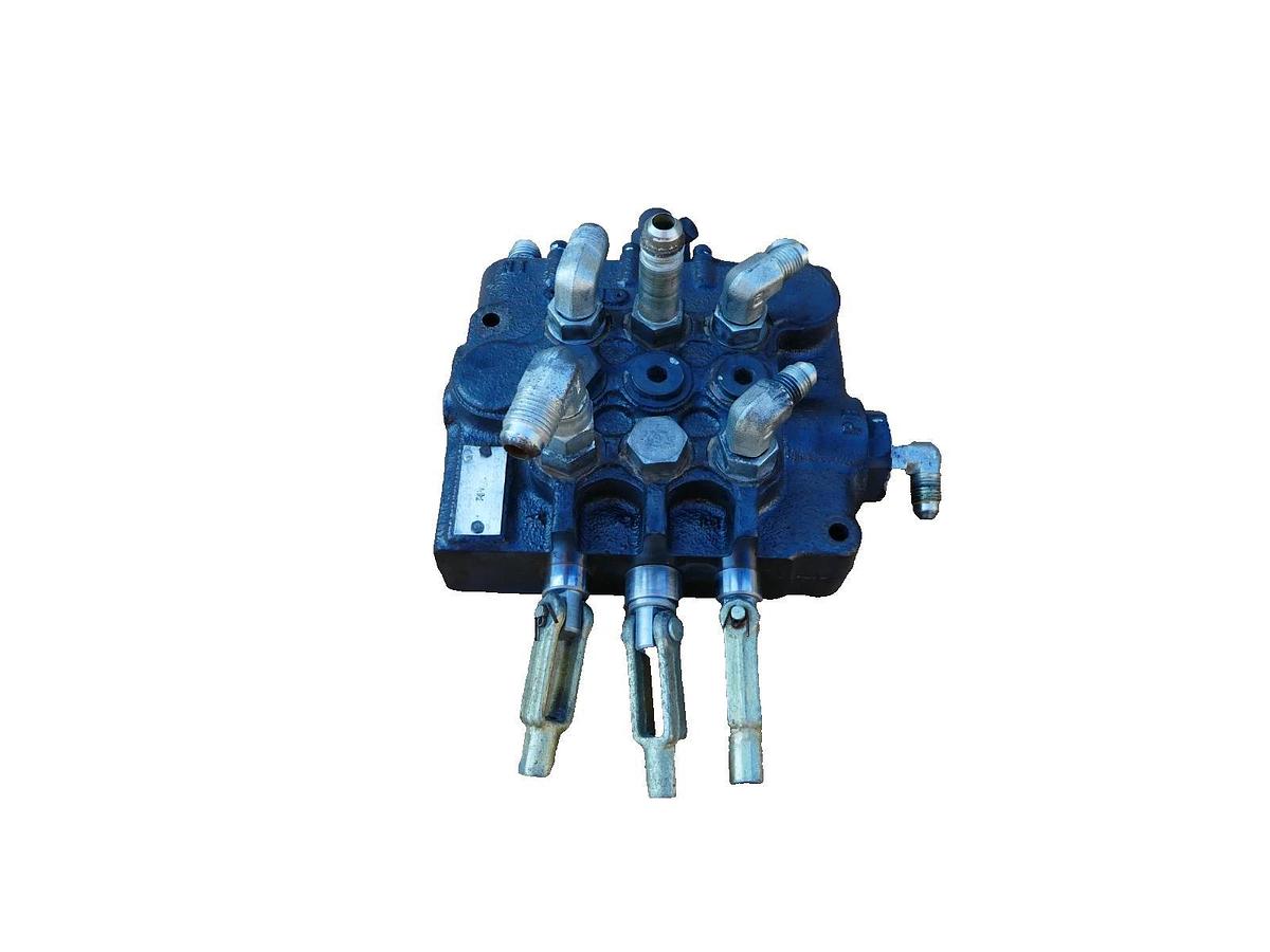 Used Altec 38109395, 352-00059 Hydraulic Valve Block 3 Spool Manual hydraulic Control