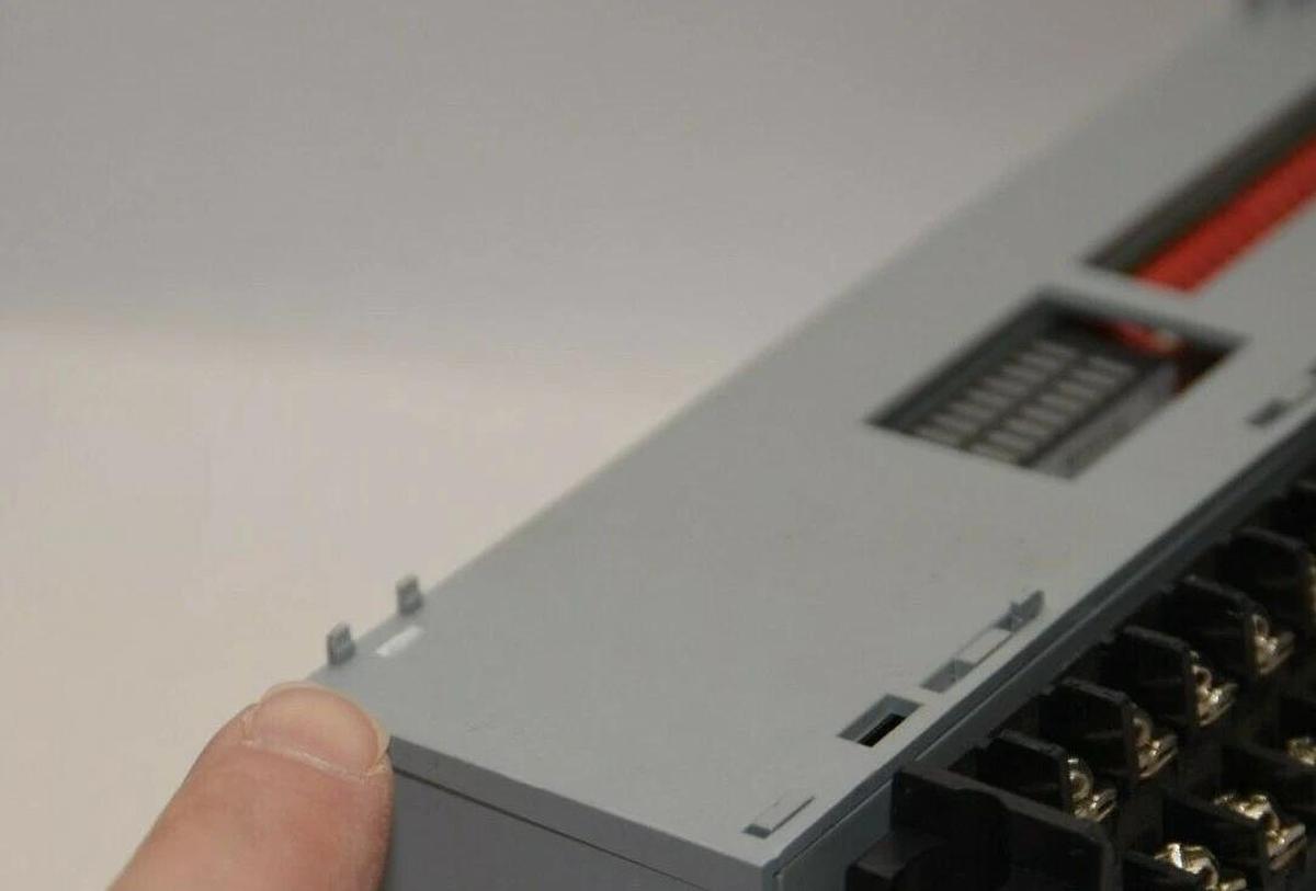 Used ALLEN BRADLEY 1791-0B16 A 19.2-30Vdc 300Ma Output Module *Damaged Cover Tab*