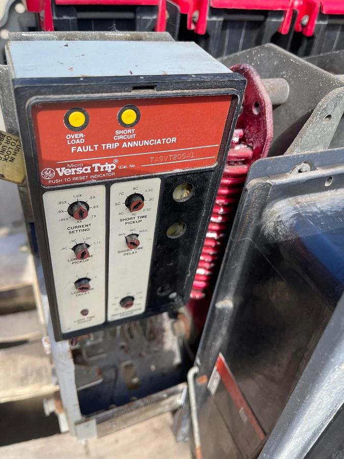 Used General Electric GE Low Voltage Power Circuit Breaker AKR-6D-30H 800A TA9VT20SA1