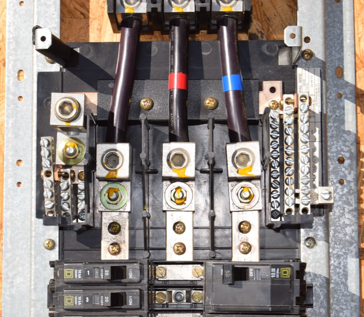 Used Square D 42 Circ 225A Main Lug Panelboard Interior NQOM442L225CNLB 20a 30a 3ph