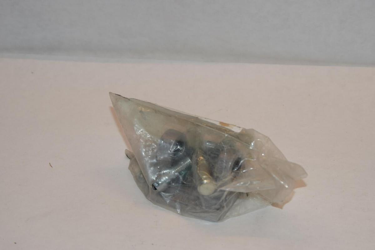 NEW FESTO SNGB-32 SNGB32 SWIVEL FLANGE