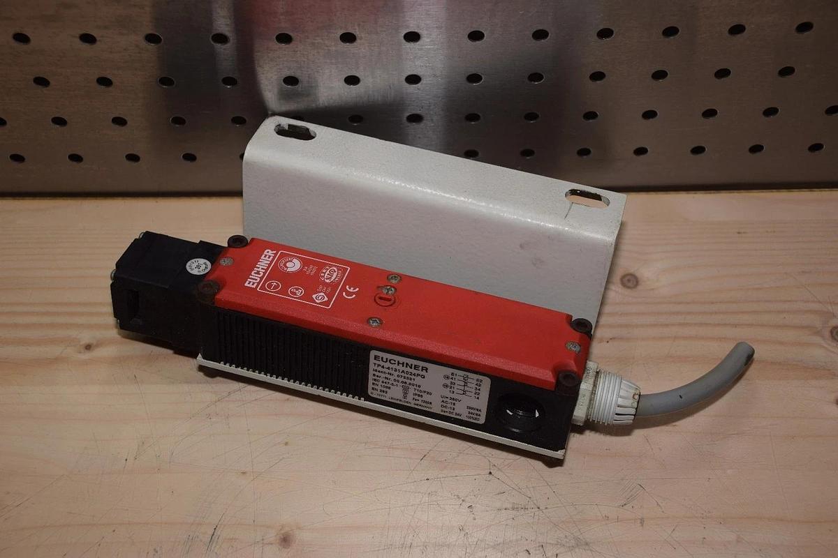 Used EUCHNER TP4-4131A024PG 250V SAFETY SWITCH
