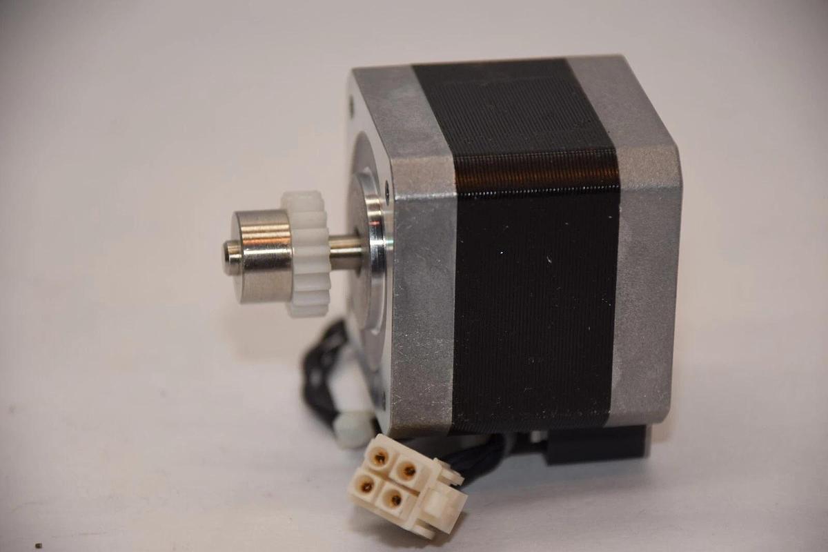 Used ORIENTAL MOTOR PKP244D15A-C5 3.9Vdc 1.5A 1.8deg step Stepping Motor