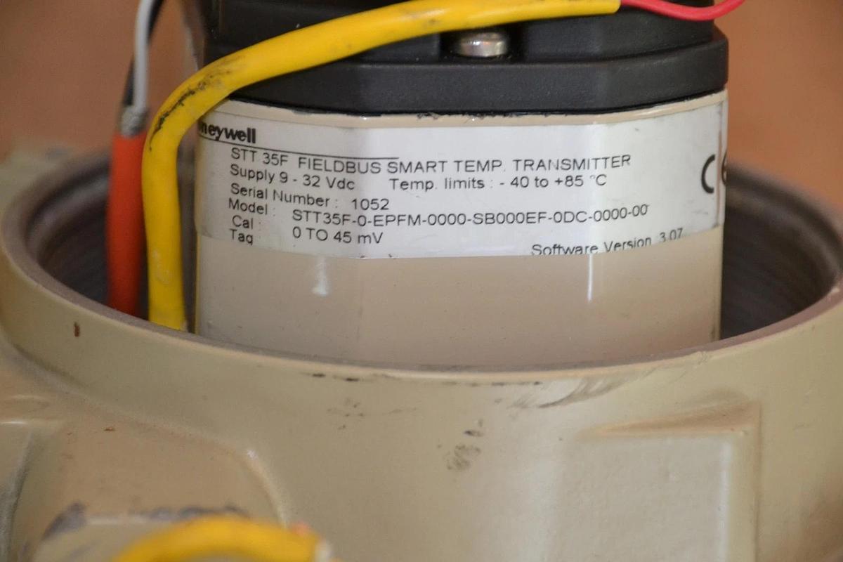 Used Honeywell STT 3000 Smart Temperature Transmitter STT35F-0-EPFM-0000-SB000EF-0DC
