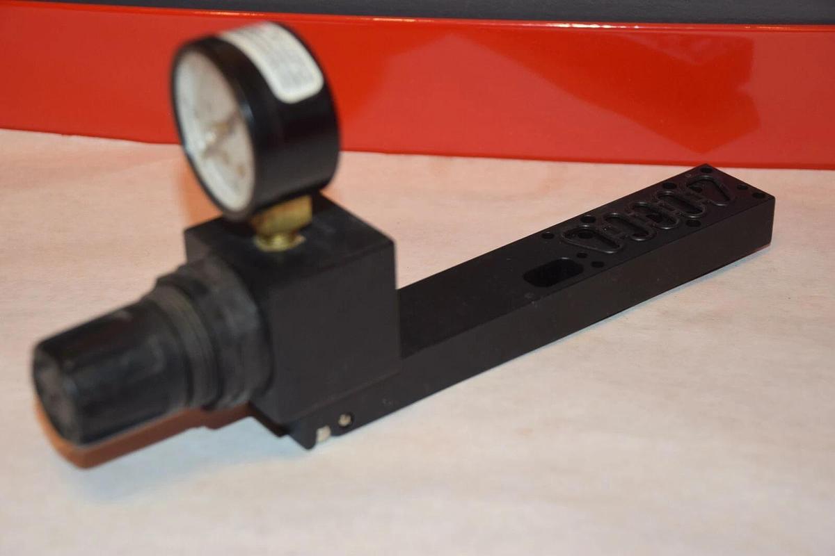 NEW VERSA C7AR-5060MG-P 0128204-02 SANDWICH PNEUMATIC REGULATOR & GAUGE