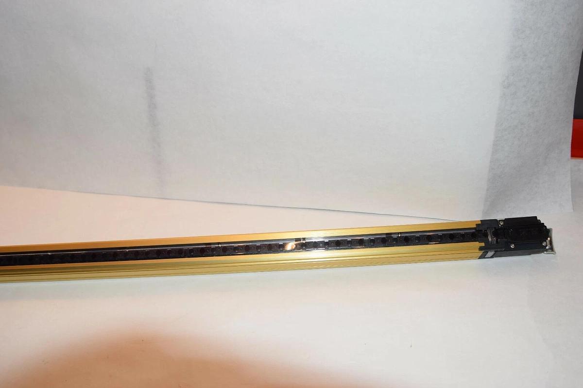 Used SUNX SF4B-H64-01 D V2 Emitter Safety light curtain Matsushita Electric PANSONIC