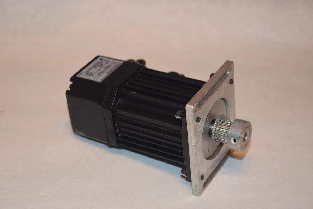 Used Yaskawa USAREM-01CFJ23 AC Servo Motor