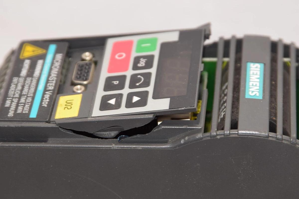 Used SIEMENS 6SE3210-7BA40 230V 1.8A Micromaster Vector Inverter