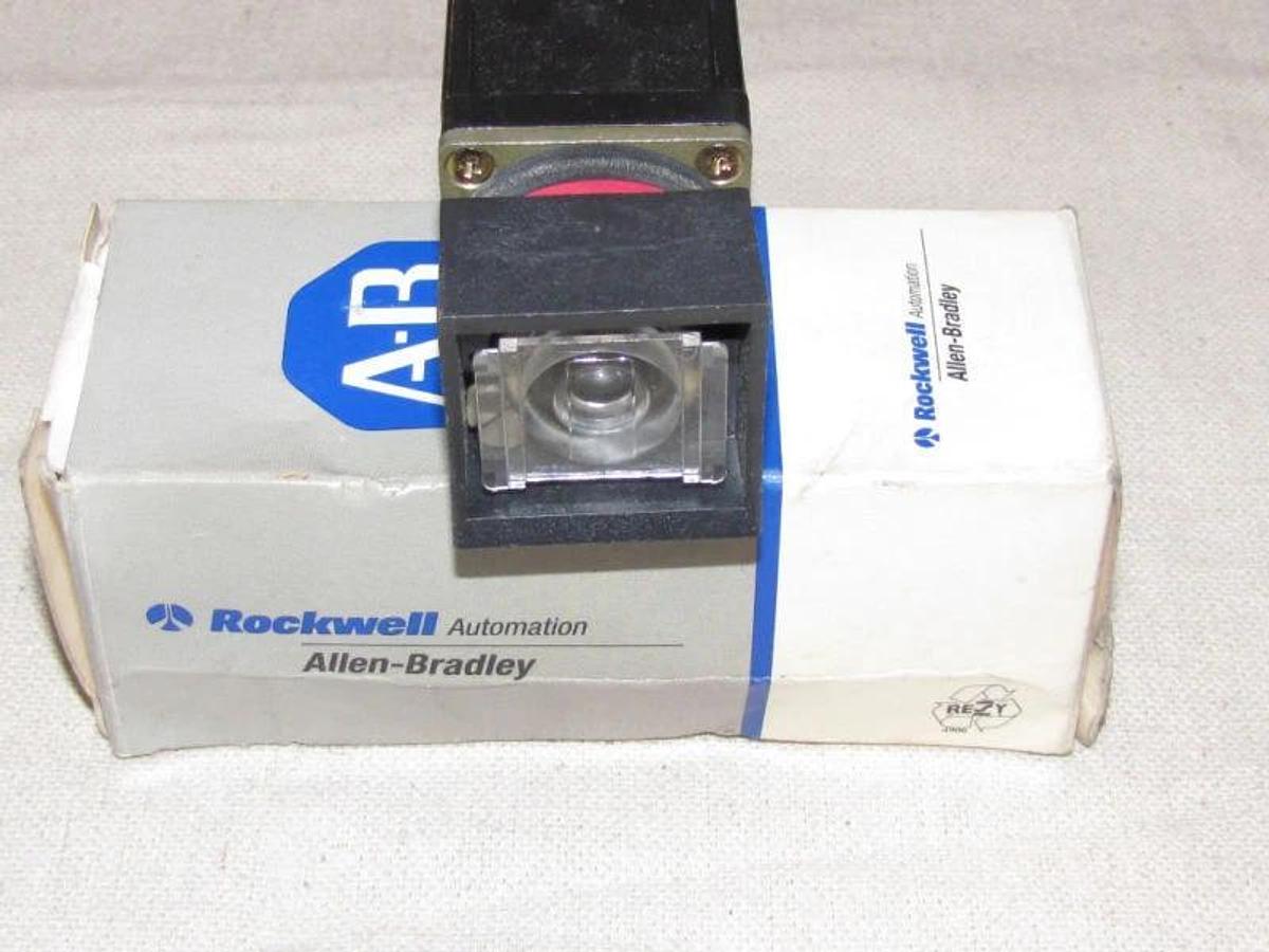 Allen Bradley Square Pushbutton 800MB 800MB-XOD1S 800M-XO1S A NIB