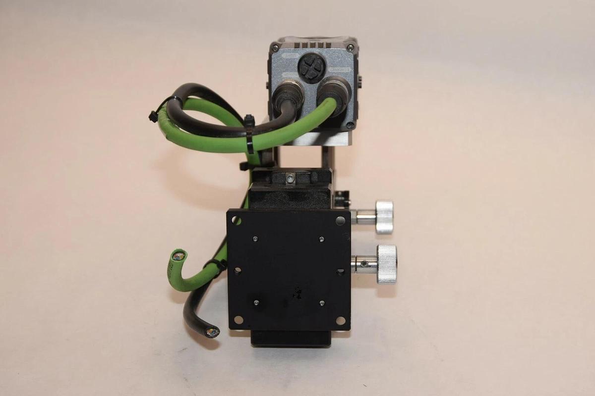 Used KEYENCE 2D Code Reader SR-D100H with precision mount B05-14NH A47-4