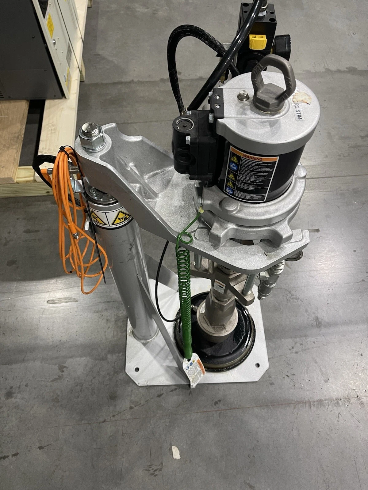 Refurbished Graco Check-Mate C11, M04LN0 Grease Dispensing Pump P11LCS, Pump 11:1