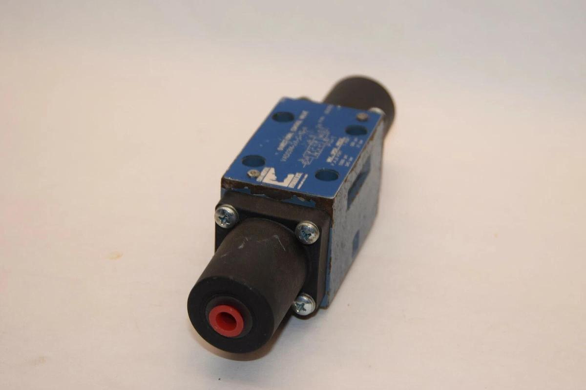 (NEW) CONTINENTAL HYDRAULICS VAD03M-2A-G-10-A 300psi 21bar Directional Valve