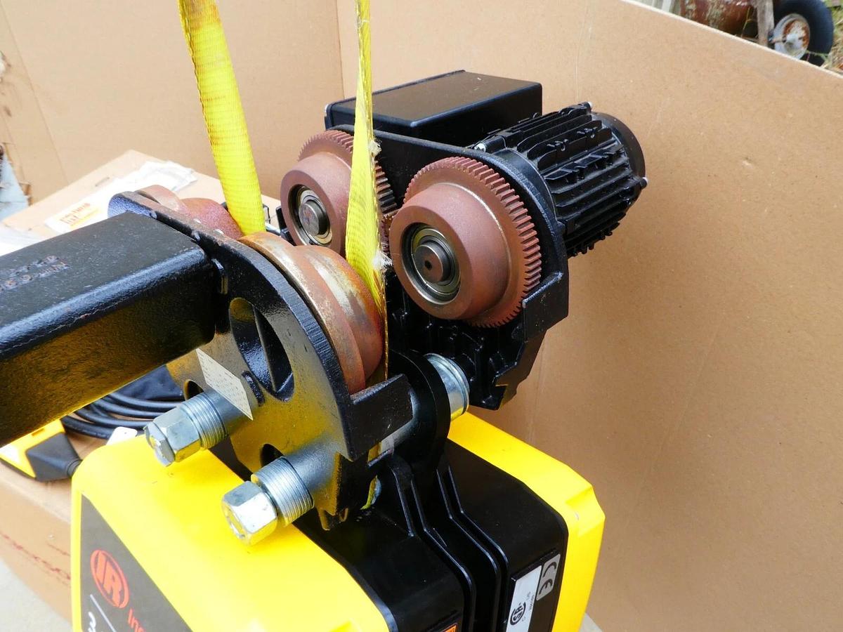 Ingersoll Rand 3 Ton IR Quantum Electric Hoist 25 Ft. Chain QCH200-2ND300 (New)