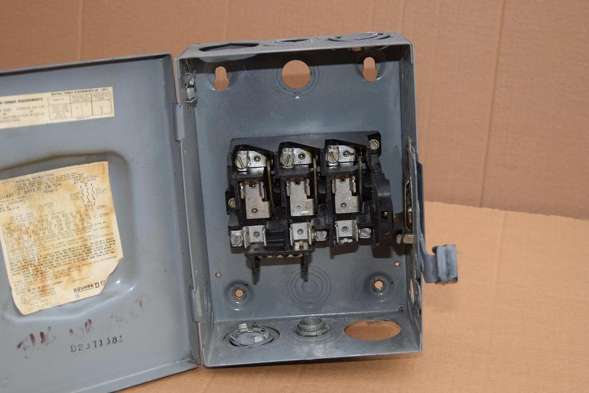 Used SQUARE D Safety Switch D321N 30A 30 Amp 240V Series E1 Safety Switch