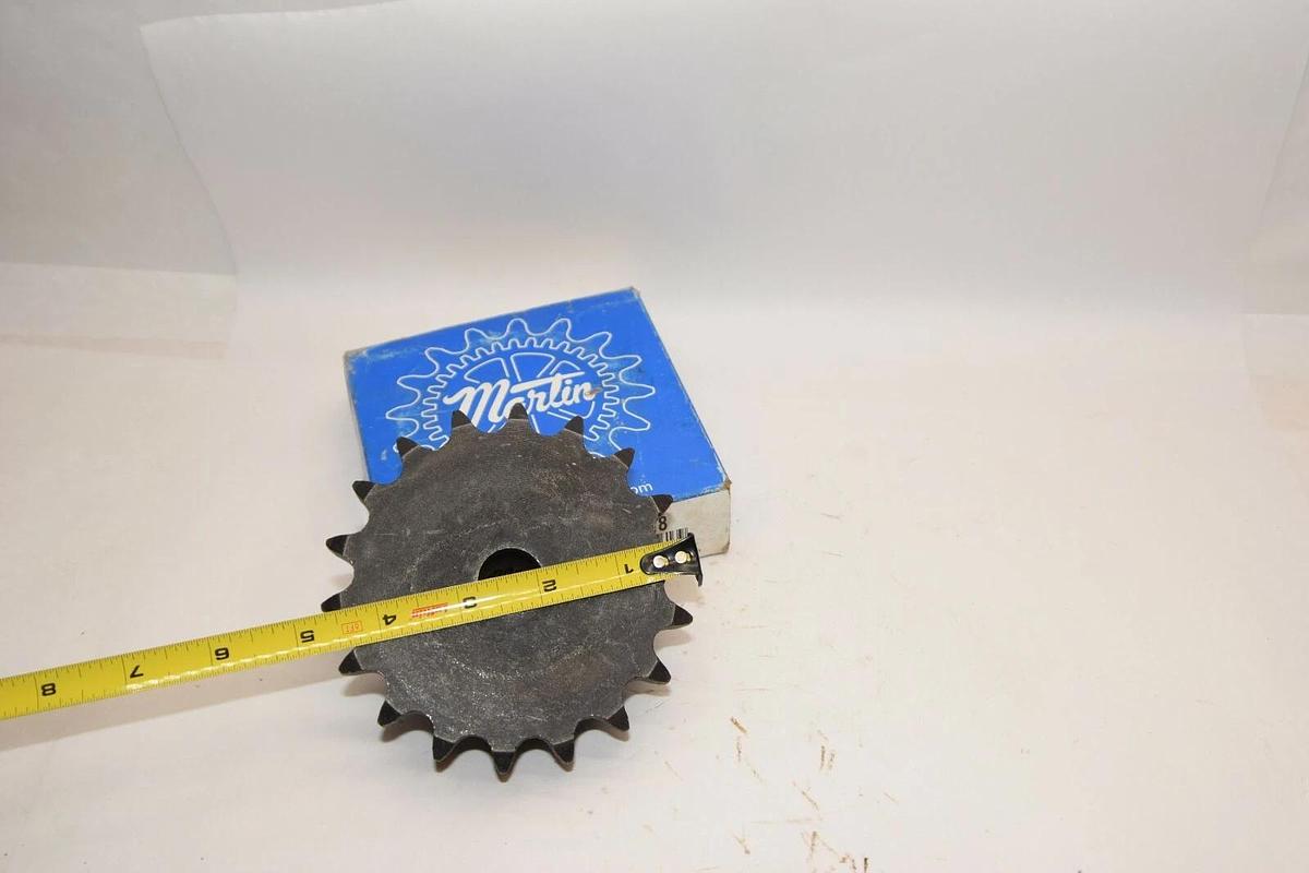 (NEW) MARTIN 60BTB18 18 Teeth 5/8" Bore Sprocket
