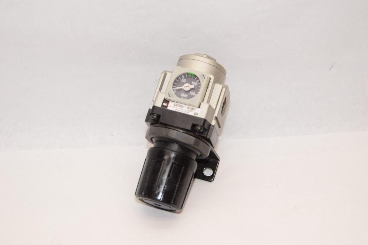 (NEW) SMC NAR3001-N03BG 0.05-0.85MPa Pneumatic Regulator W/Mounting Bracket