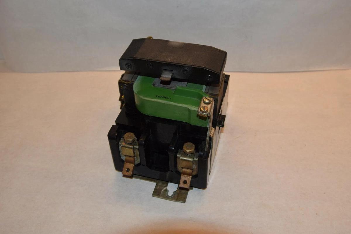 General Electric Size 3 Contactor  110v coil 55501463G7  sz3