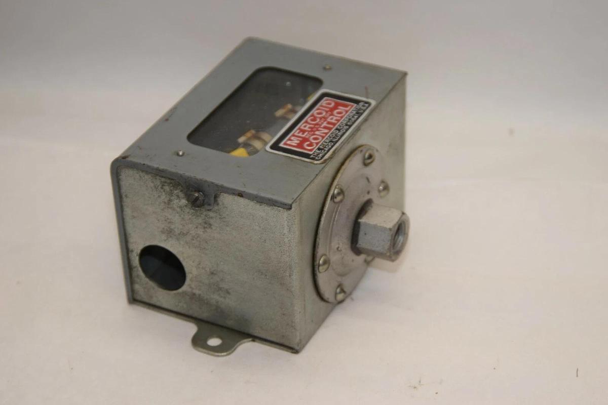 MERCOID CONTROL AP153 AcDc 120V 4A 4 Amp Pressure Switch