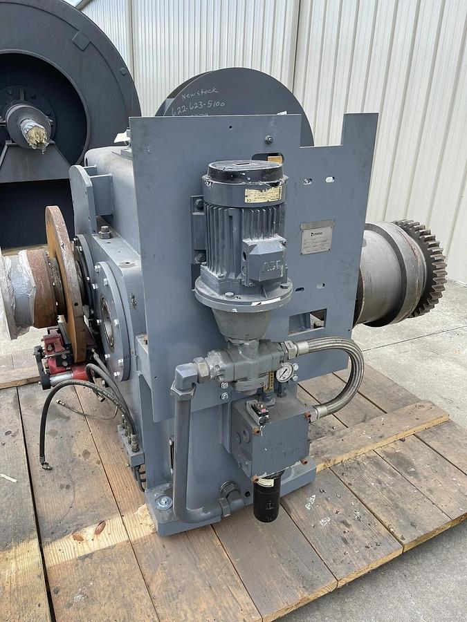 Refurbished Metso Drives helical gearbox 50026 CHG148M2.0-DBT ratio 3.586:1.9 1236 kW