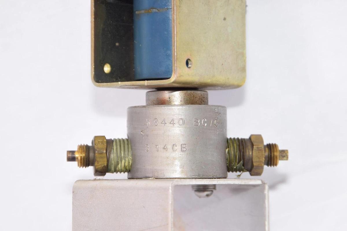 Used DAYTON 3A440 Operating Valve With W9440 BC/C 314CB X-13551-72 Coil 120V