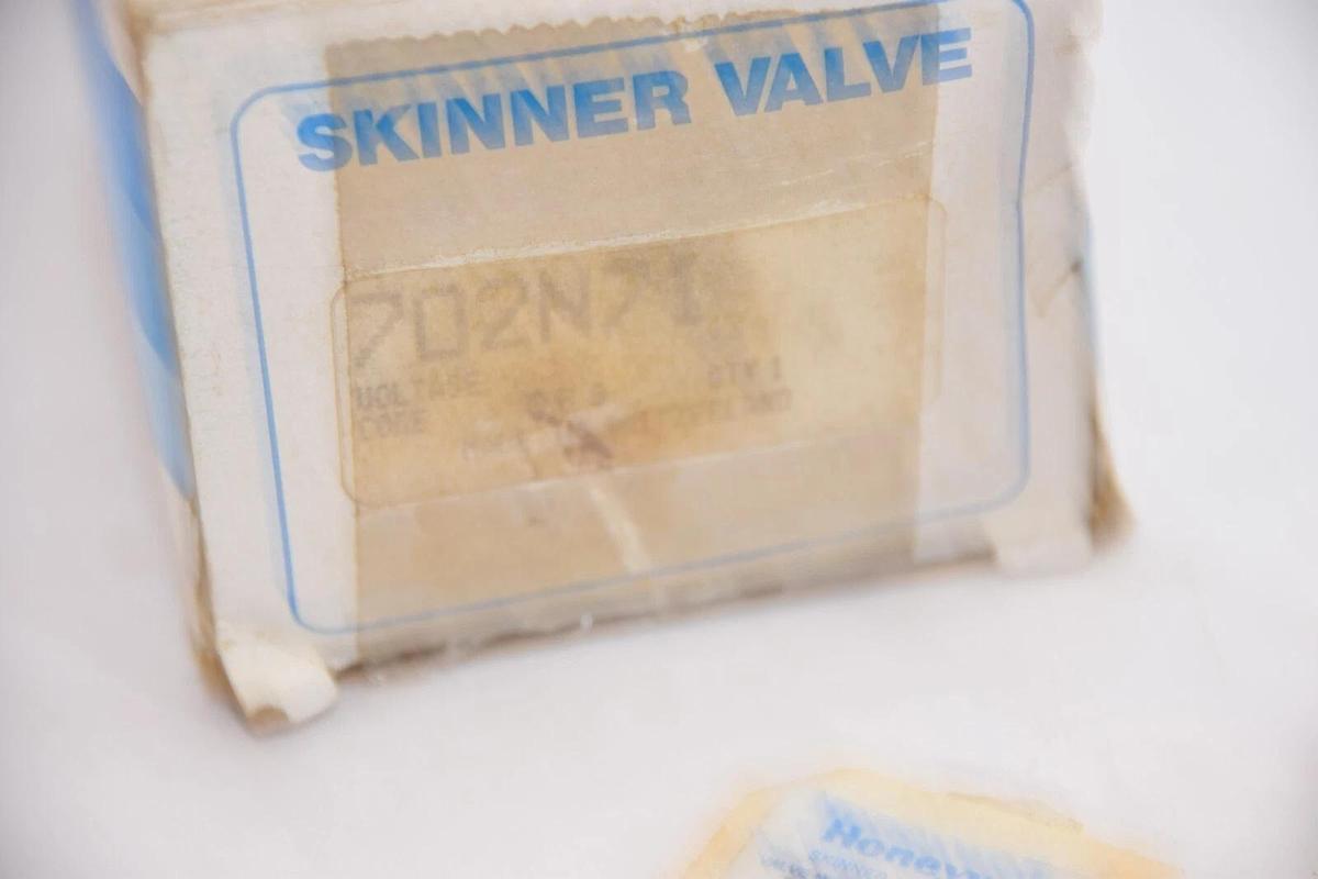 (NEW) HONEYWELL / SKINNER 702N71 3/32" Orifice Valve