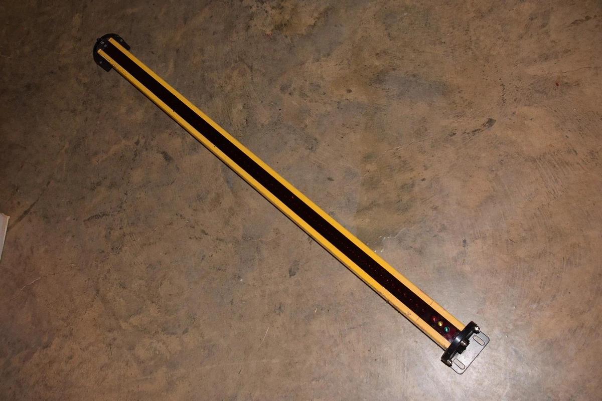 Used STI MINISAFE MS4436BX 42682-0360 0.3-30m TRANSMITTER SAFETY LIGHT CURTAIN