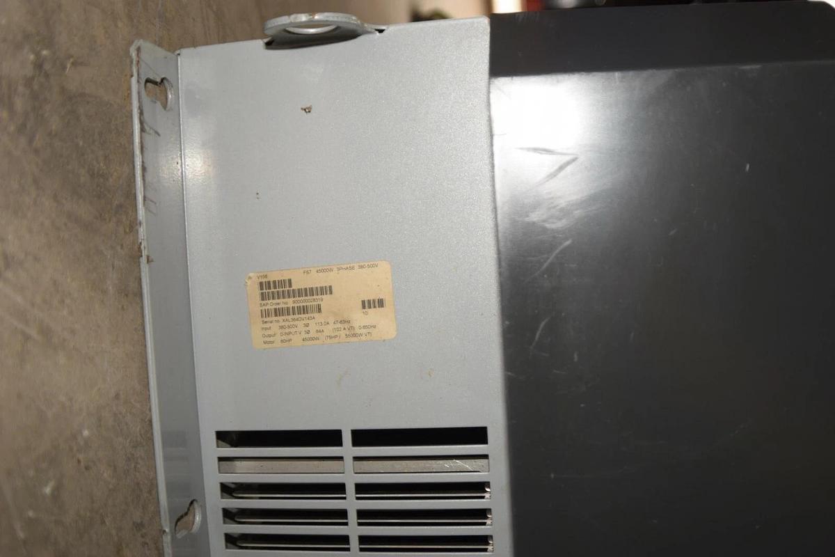 Used SIEMENS 6SE3228-4DK40 380-500V 113A 60hp Midimaster Vector Drive 6SE32284DK40