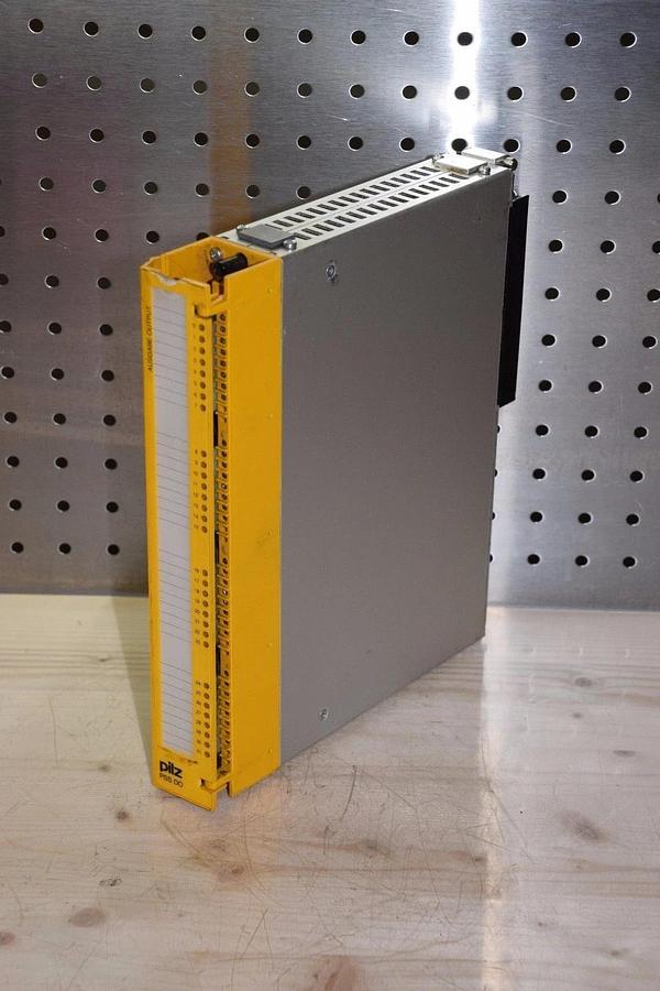 Used PILZ PSS DO 301110 1.2 1571 301110121571 3011101.21571 OUTPUT MODULE