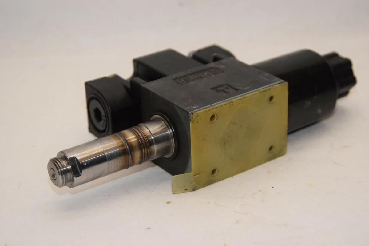 (NEW) CRS DG4V-3S-2N-M-FW-B5-6X CRSDG4V-3S-2N-M-FW-B5-6X Valve *Missing Coil*