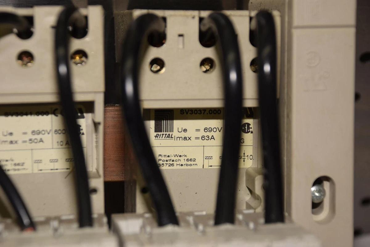 Used RITTAL RILINE BUSBAR SYSTEM 1662 35726 SV3041.000 WITH BREAKERS 50A 63A