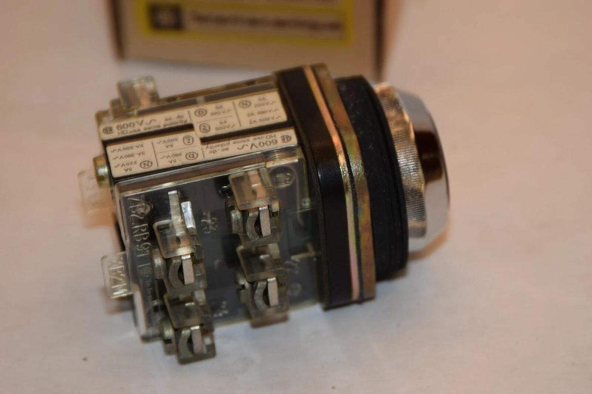 (NEW) TELEMECANIQUE XB2-MA22 XB2-MA23 Black Flush Oiltight Push Button Unit