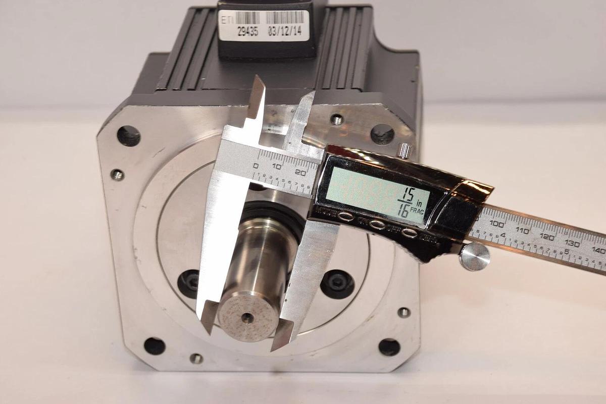 Mitsubishi AC Servo Motor HC-SFS1024 3ac, 243v, 2.8a, 1kw 2000r/min (NEW)