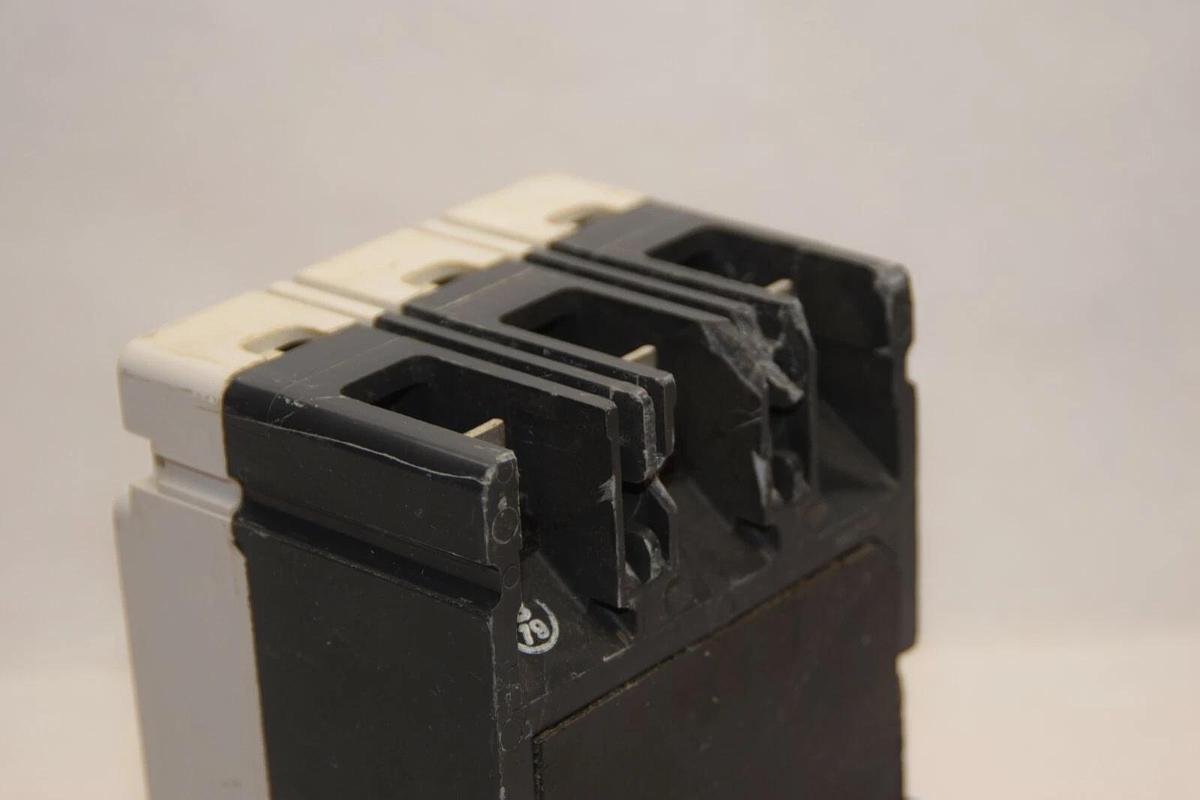 NEW Eaton Cutler Hammer FD3125BP10 FD35K 125A 125 Amp A 3P Circuit Breaker *CHIP