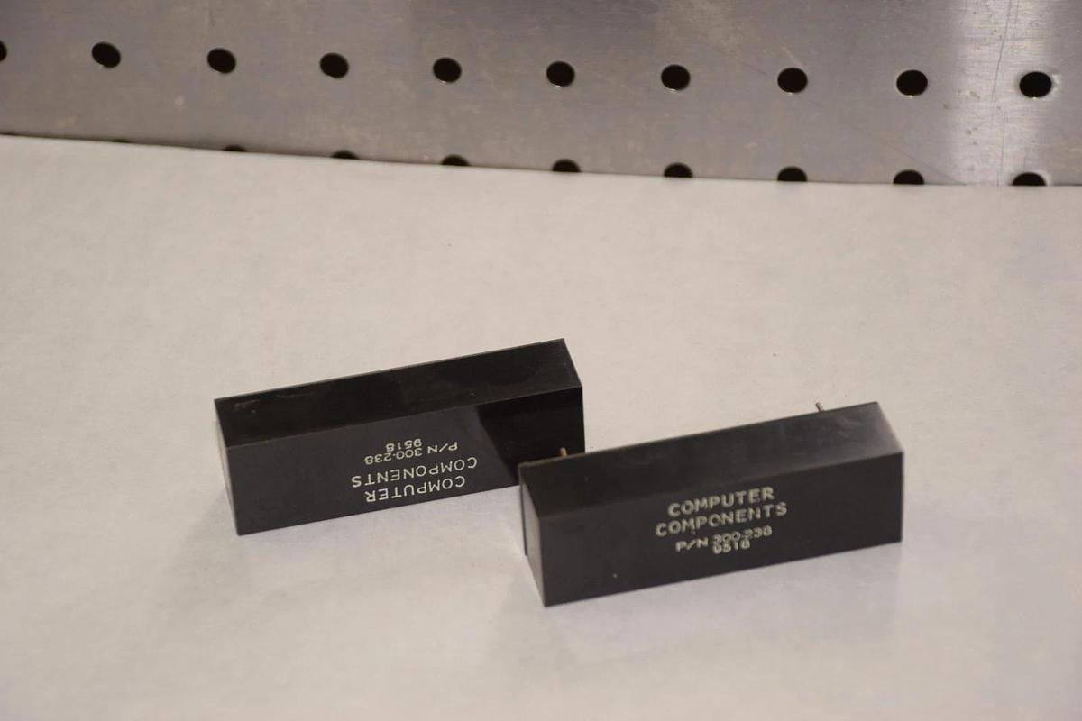 (LOT OF 2) COMPUTER COMPONENTS 300-238 300238 RELAY NEW