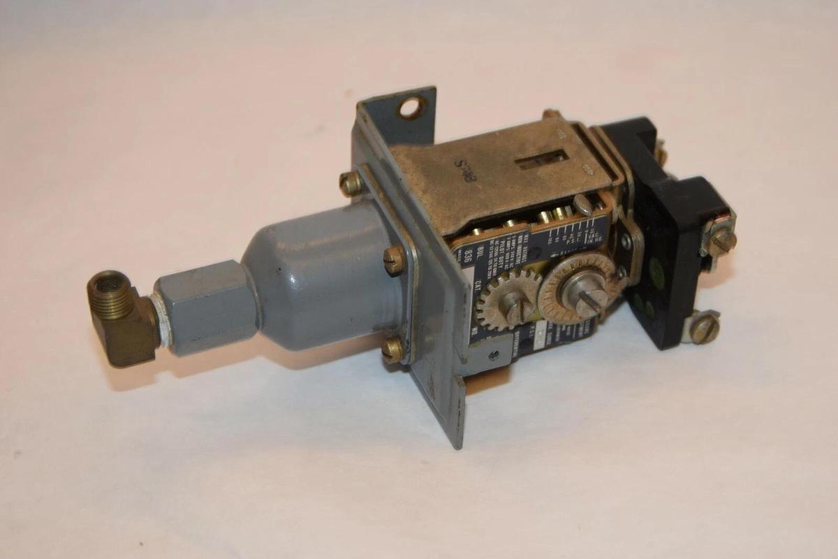 Used ALLEN BRADLEY 836-C6 Series A 375psi Pressure Control Switch *No Cover*