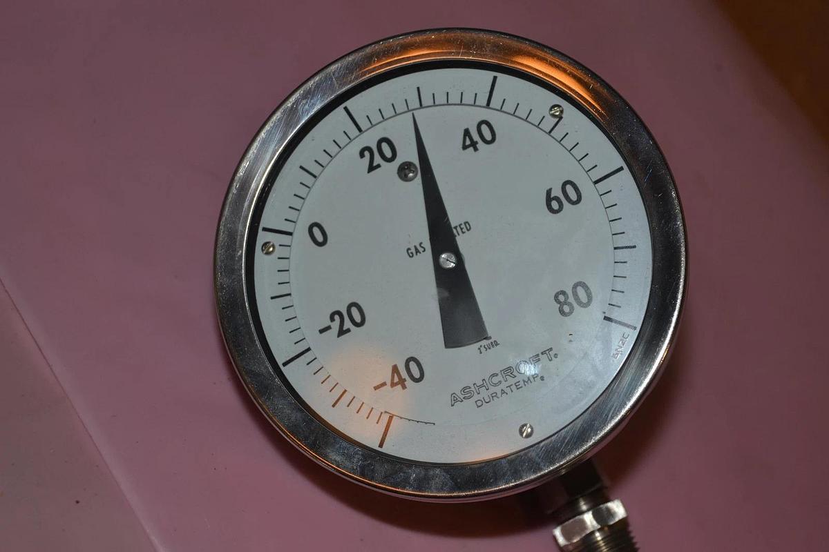 Ashcroft Duratemp Every Angle Dial Thermometer C-600B-01-BN 6" -40/80C NEW