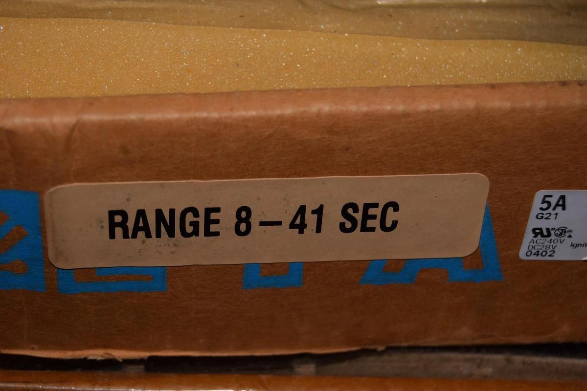 Lot 5  E-T-A ETA 1658 G21 5A BREAKER  8-41sec 5A 5 Amp G21 1658 240vac 28vdc NEW