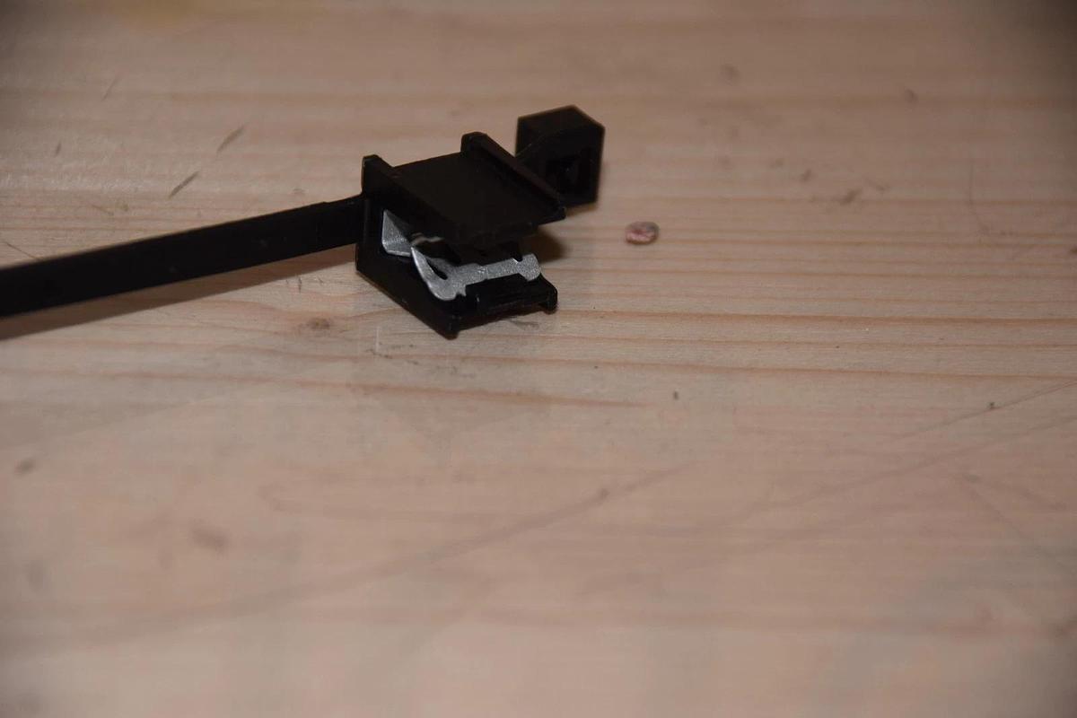 lot 20 ARaymond EDGE-BITERS, ZIP-TIE CABLE WIRE, Trim Panel Clip, Cable Straps