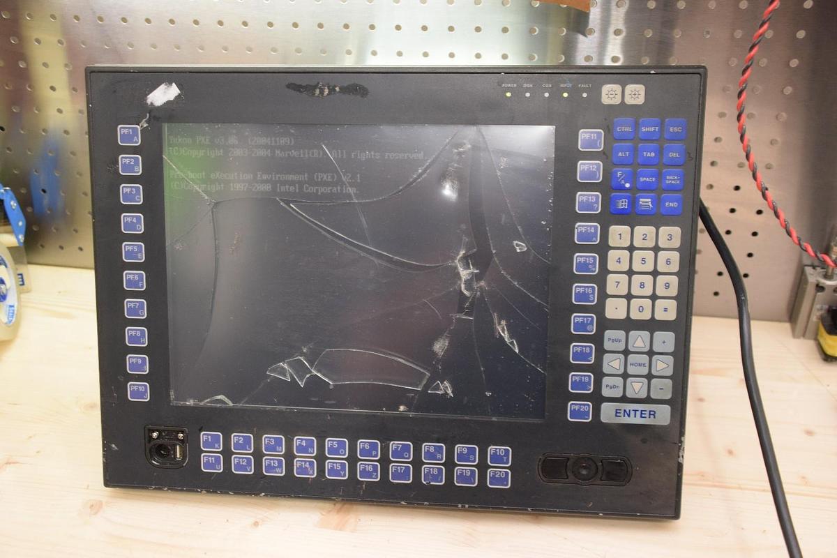 Used XYCOM 4615KPMT PM-070007 HEAVY-DUTY FLAT PANEL INDUSTRIAL PC