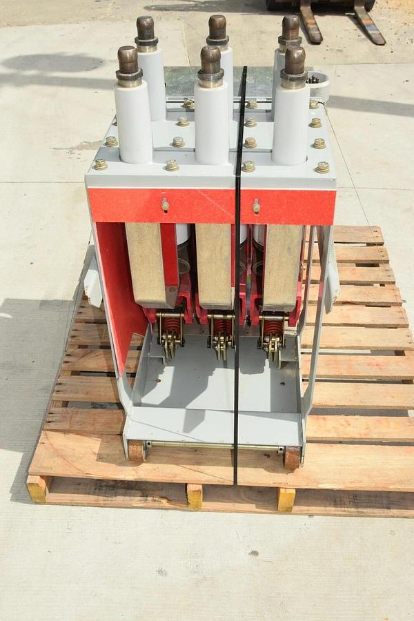 Used Cutler Hammer 50VCP-WR350 Vacuum Circuit Breaker 4.76 KV, 1200A, 1200 Amp VCP-WR