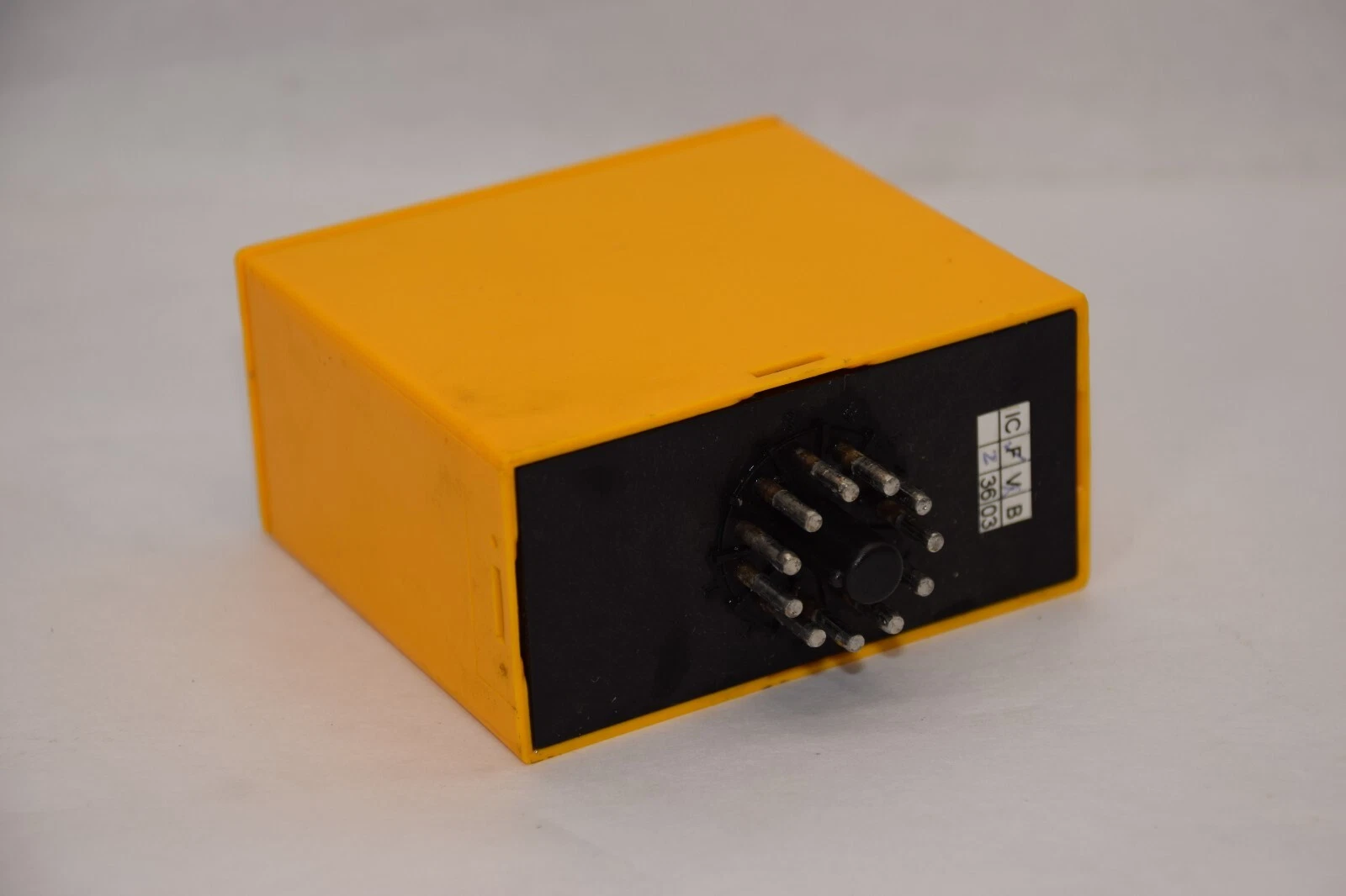 Used SELECTRON Lyss AG GM-U 40 GM-U40 CH-3250 Lyss 230/400V 3ph Relay