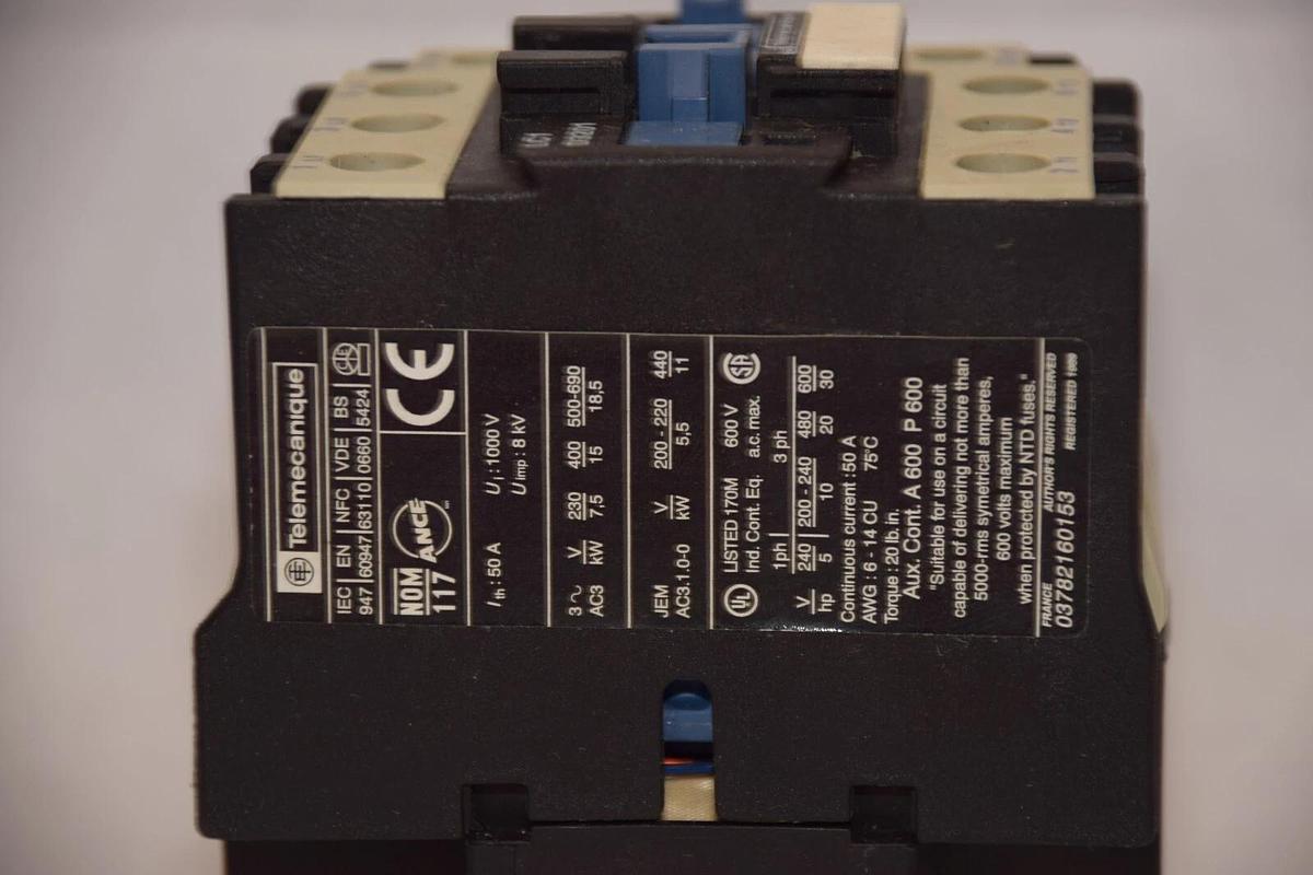 Used TELEMECANIQUE LC1 D3201 Contactor 110V Coil