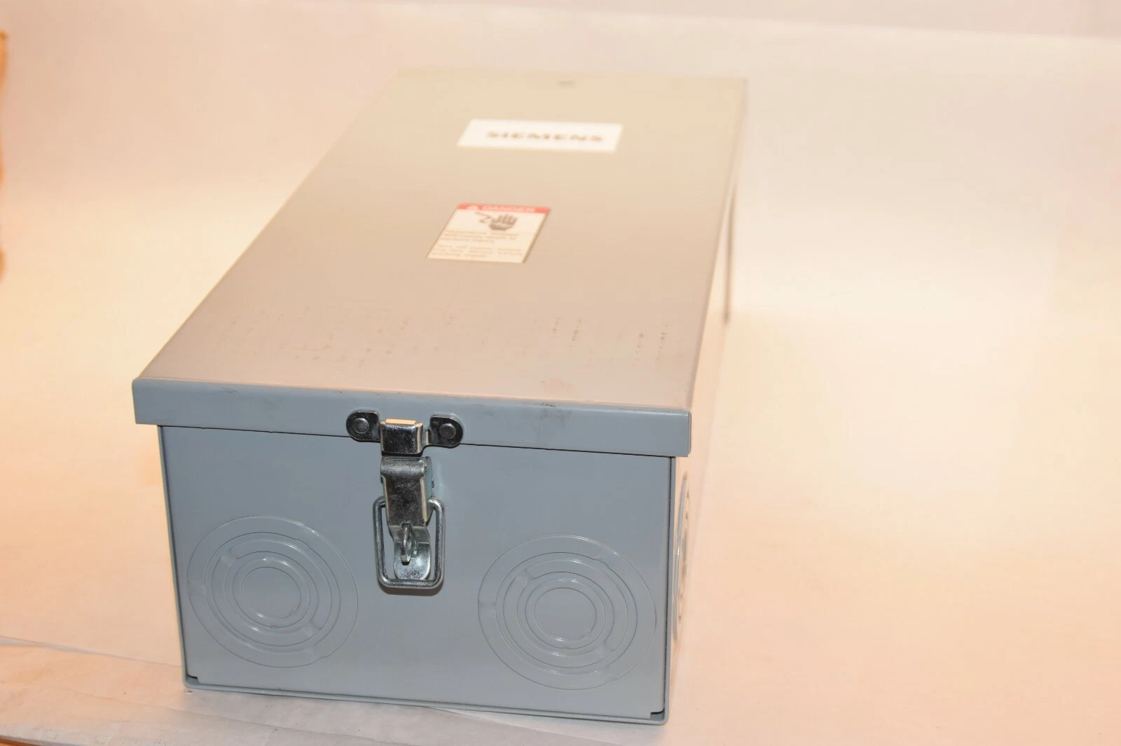 (NEW) SIEMENS E3RED23B100 100A 100 Amp A 240V 3P Enclosure With Circuit Breaker