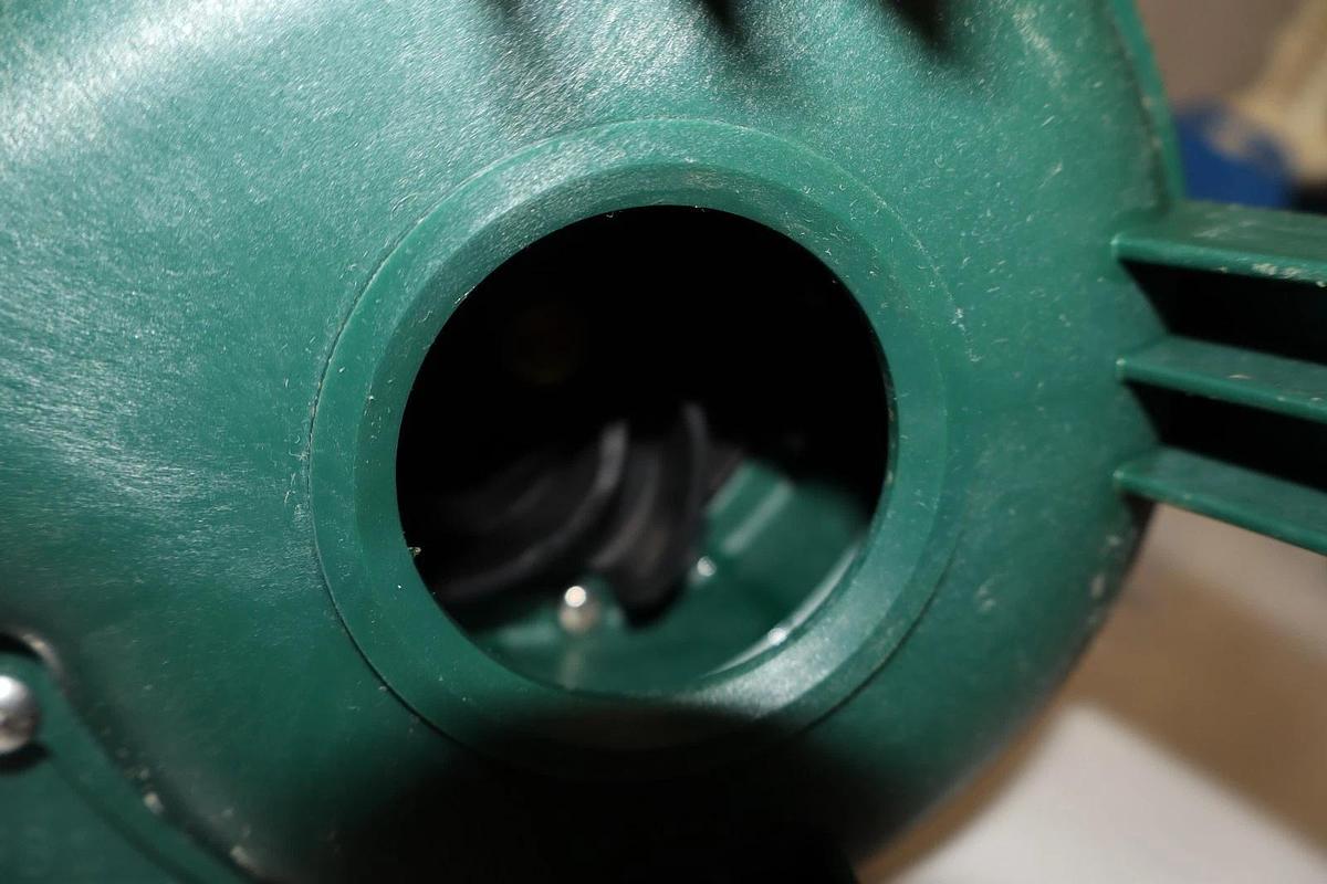 Used Zoeller Submersable Sewage Pump 1261-0001 1261 Rev A 1/3hp 115v 1P 8.4A 2" NPT