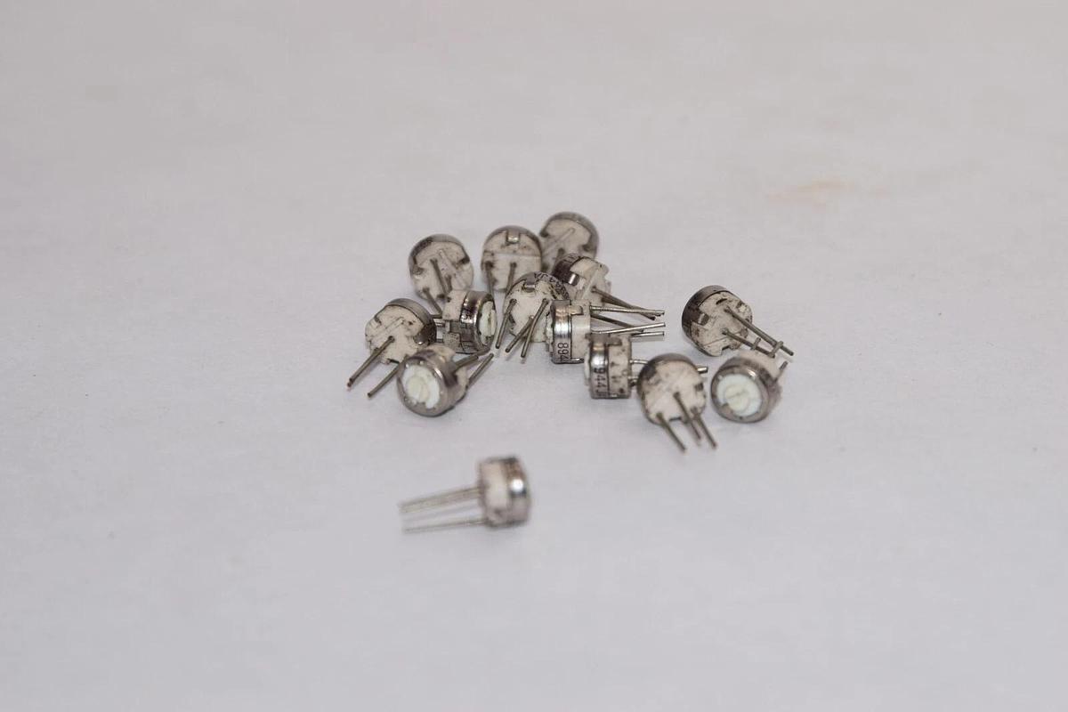 (NEW - Lot of 14) 8944JA 75H 1K Transistor