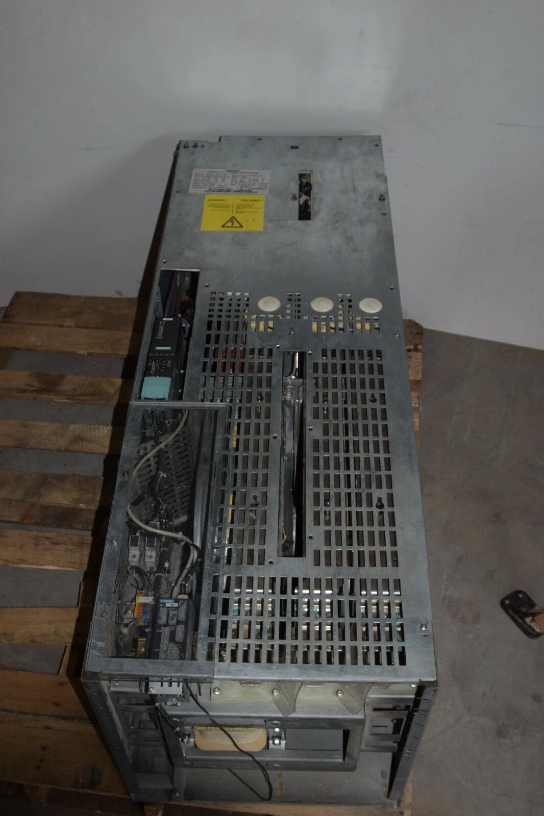 Used SIEMENS 6SL3710-1GE35-1CA0 500 HP G150-C AC Drive 380-480V 6SL3710 1GE35 1CA0