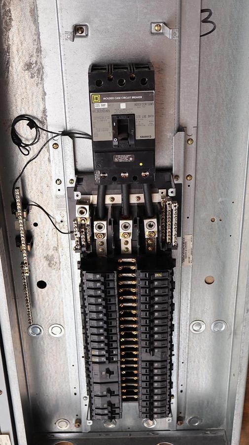 Used Square D Electric 225A Panelboard 225 A NQOD442L225CU NQODQ2 208y/120v 3ph 4w 42