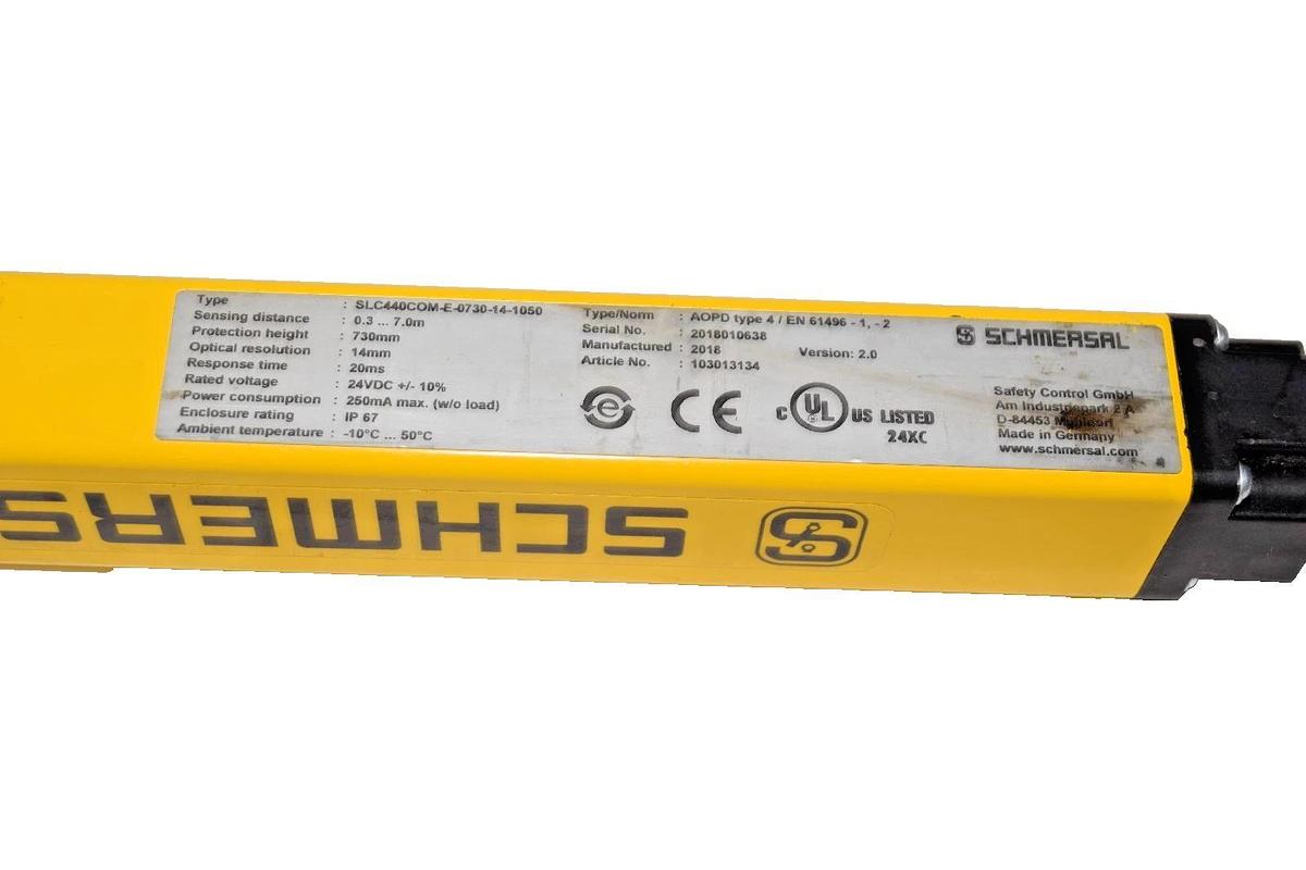 Schmersal Safety Light Curtain SLC440COM-E-0730-14-1050 Emitter (New)