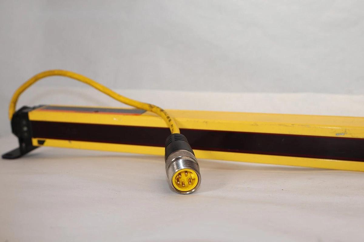 Used BANNER MSE2424YP Mini-Screen Light Curtain Emitter